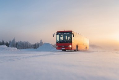 Neuer eIntouro trotzt erfolgreich Kälte, Eis und Schnee: Daimler Buses testet elektrischen Überlandbus in Finnland