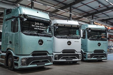 Der neue Actros L: Erstes Fahrzeug rollt im Mercedes-Benz Werk Wörth vom Band