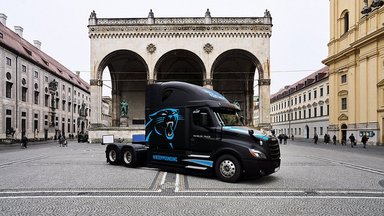 Daimler Truck is partner of the Carolina Panthers at the NFL Game Weekend in Munich: Freightliner Cascadia on display 