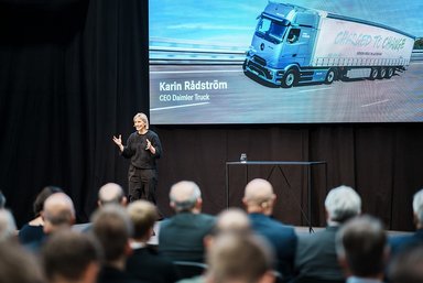 Daimler Truck feiert Serienstart des Mercedes-Benz eActros 600 für den Fernverkehr in Wörth