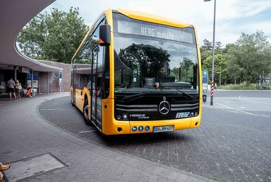 Daimler Buses supplies electric articulated buses to Darmstadt transport company HEAG mobilo