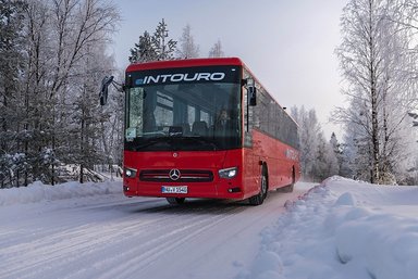 Neuer eIntouro trotzt erfolgreich Kälte, Eis und Schnee: Daimler Buses testet elektrischen Überlandbus in Finnland