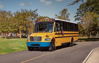 Daimler Truck-Marke Thomas Built Buses präsentiert die 2. Generation des batterielektrischen Schulbusses Jouley