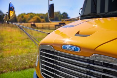 Daimler Truck-Marke Thomas Built Buses präsentiert die 2. Generation des batterielektrischen Schulbusses Jouley