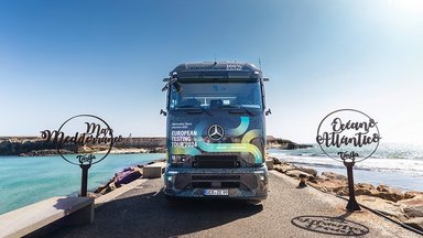 Vollelektrisch durch Europa: eActros 600 Test-Trucks erreichen südlichstes Etappenziel Tarifa 