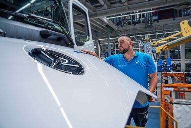 Daimler Truck feiert Serienstart des Mercedes-Benz eActros 600 für den Fernverkehr in Wörth