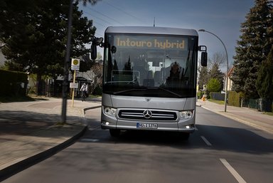 Der kompakte Überlandbus Mercedes-Benz Intouro K hybrid