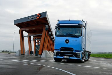 Logistik Schmitt will eActros 600 regelmäßig bei Milence am Hermsdorfer Kreuz laden