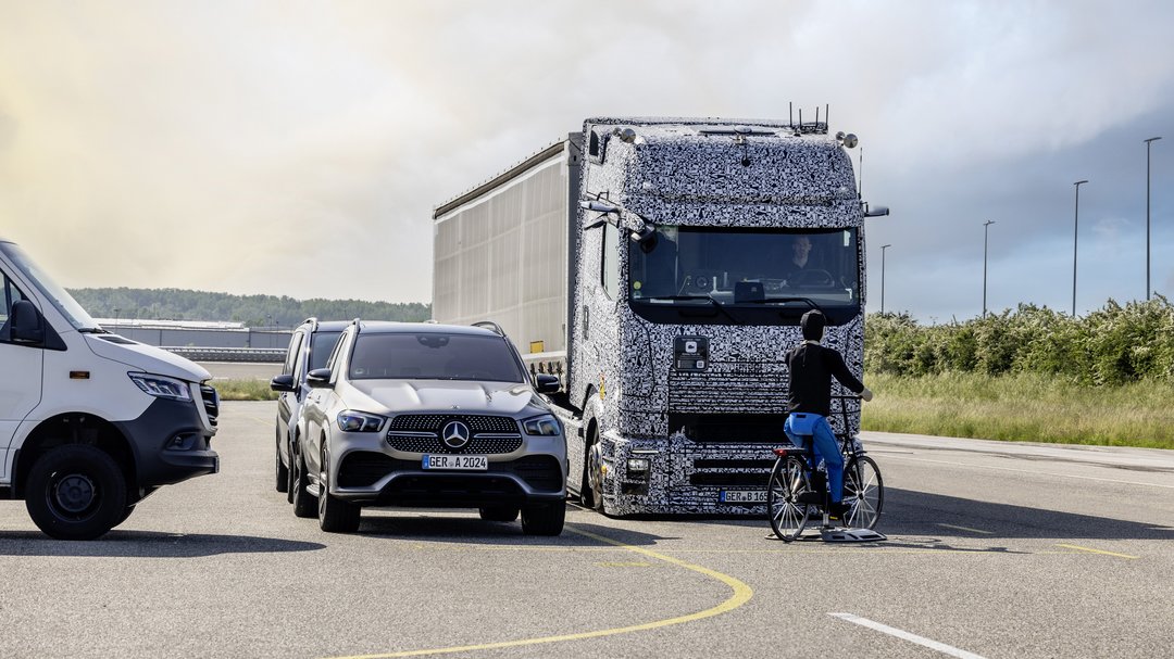 Sicherheitsassistenzsysteme Daimler Truck
