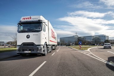 Tevex Logistics modernisiert seinen Fuhrpark mit 150 neuen Mercedes-Benz Actros L für mehr Effizienz und Sicherheit