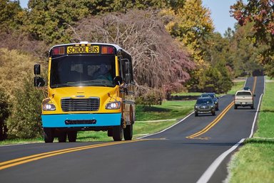 Daimler Truck-Marke Thomas Built Buses präsentiert die 2. Generation des batterielektrischen Schulbusses Jouley