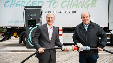 Charging instead of refueling: Mercedes-Benz Wörth plant opens fast-charging park for e-trucks in inbound logistics