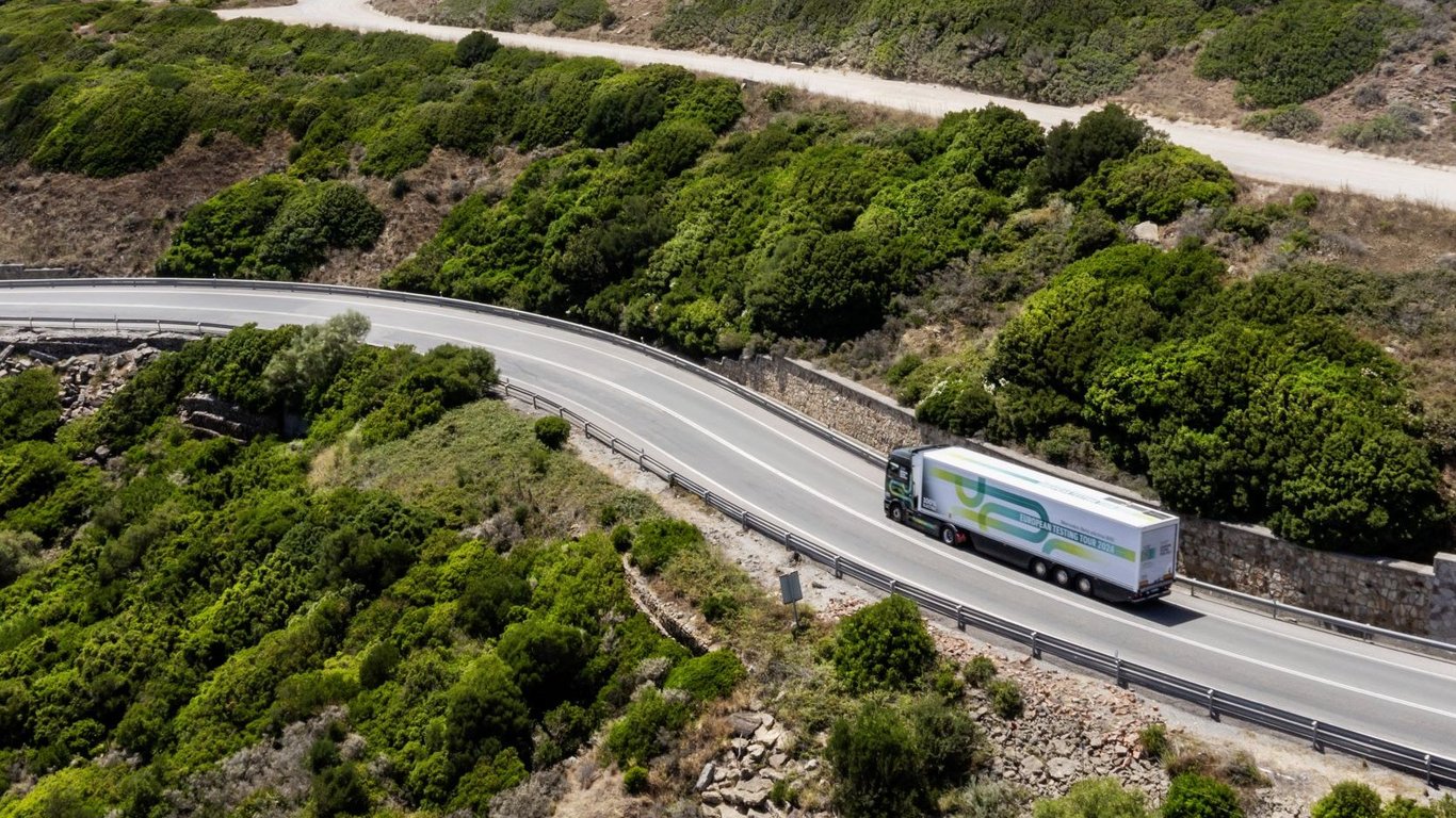 Mercedes-Benz eActros 600 drives through European wind turbines