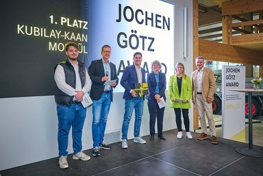 Auszeichnung für Auszubildende bei Daimler Truck: Erstmalige Verleihung des „Jochen Götz Award“ an herausragende Nachwuchstalente