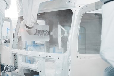 New paint finish at Mercedes-Benz plant in Wörth improves CO2 balance of production