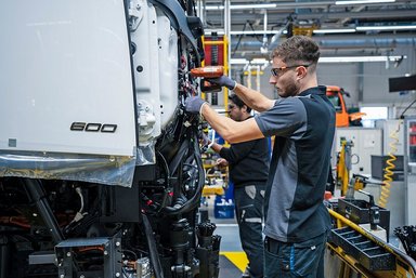 Daimler Truck feiert Serienstart des Mercedes-Benz eActros 600 für den Fernverkehr in Wörth