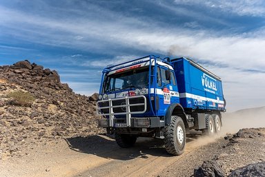 Dakar Rally 2025: two Mercedes-Benz truck legends as a rolling workshop in the world’s toughest race