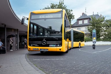 Daimler Buses supplies electric articulated buses to Darmstadt transport company HEAG mobilo