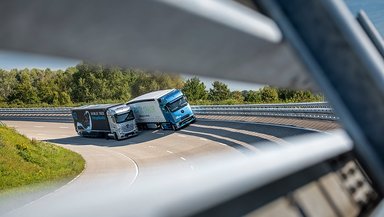 Der batterie-elektrische Mercedes-Benz eActros 600 Fernverkehrs-Lkw und der Mercedes-Benz GenH2 Truck