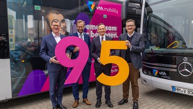 Ceremonial handover: 95 eCitaro buses for the Hamburg metropolitan region