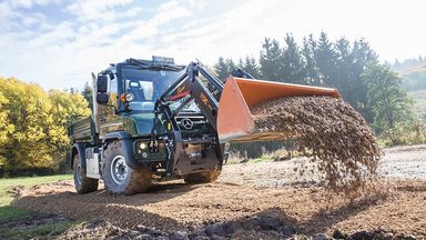 The Unimog for modern agriculture: three implement carriers at Agritechnica