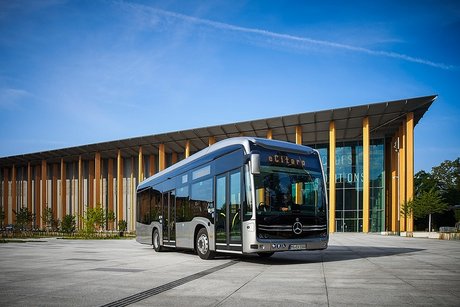 Daimler Buses präsentiert eCitaro K und eMobilitäts-Services auf der mobility move 2025 in Berlin