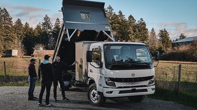 Daimler Truck-Marke RIZON liefert ersten vollelektrischen Lkw in Kanada an Bauunternehmen aus