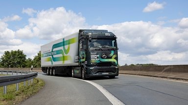 Starting signal for battery-electric mega trip:  eActros 600 on its way to the northernmost and southernmost points in Europe