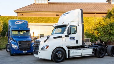 Daimler übergibt erste elektrische Freightliner eCascadia an US-Kunden