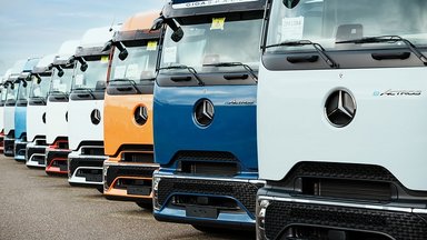 Mercedes-Benz Trucks hands over first series-produced eActros 600 to customers in Germany