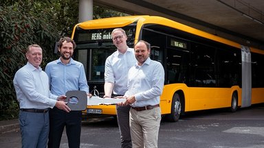 Daimler Buses liefert elektrische Gelenkbusse an Darmstädter Verkehrsunternehmen HEAG mobilo