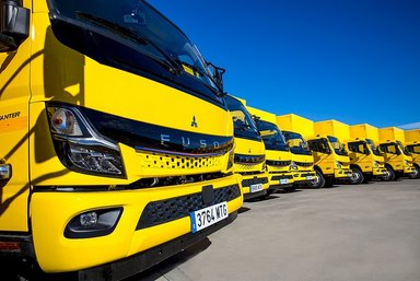 Daimler Truck Marke FUSO übergibt 22 vollelektrische eCanter an Planway Logística in Spanien