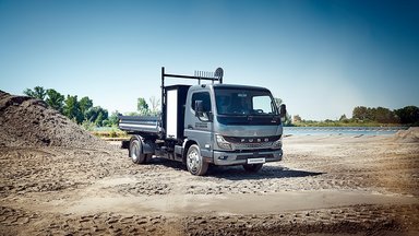 Vielseitig auf dem Bau: Daimler Truck-Marke FUSO mit drei Varianten des Canter auf der bauma 2025