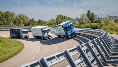 The battery-electric Mercedes-Benz eActros 600 long-haul truck, the new Actros L with ProCabin and the Mercedes-Benz GenH2 Truck