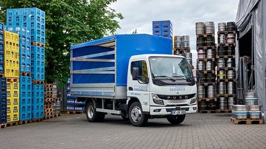 Daimler Truck brand FUSO: all-electric eCanter convinces beverage retailer in daily home-delivery business