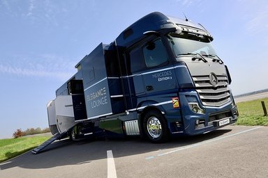 Luxury truck for noble steeds – Mercedes-Benz Actros as horse transporter with “Élégance Lounge”