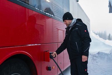 The new eIntouro successfully defies cold, ice and snow: Daimler Buses tests electric intercity bus in Finland