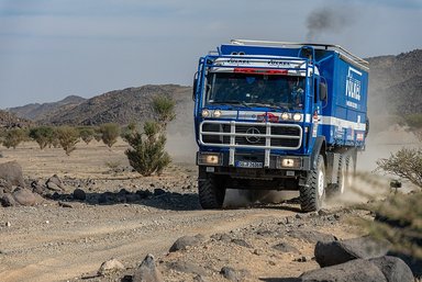 Dakar Rally 2025: two Mercedes-Benz truck legends as a rolling workshop in the world’s toughest race