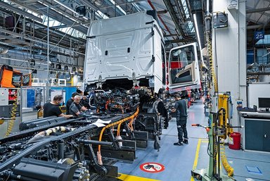 Daimler Truck feiert Serienstart des Mercedes-Benz eActros 600 für den Fernverkehr in Wörth