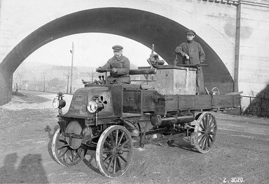 A rare bird indeed: the Daimler cardan-truck from 1899