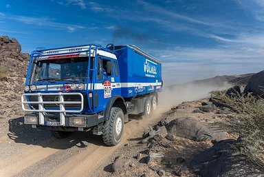 Dakar Rally 2025: two Mercedes-Benz truck legends as a rolling workshop in the world’s toughest race