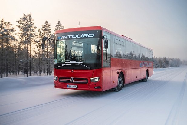 The new eIntouro successfully defies cold, ice and snow: Daimler Buses tests electric intercity bus in Finland