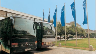 Happy Birthday Daimler Buses: 30 Jahre Mercedes-Benz und Setra Omnibusse unter einem Dach