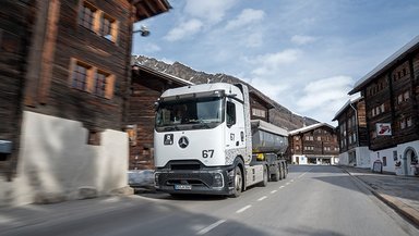 Next generation fuel cell truck: Daimler Truck tests first prototypes in the Swiss Alps