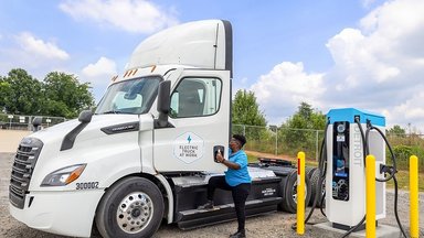 Daimler Truck Financial Services auf dem Weg zum integrierten Service-Provider für Elektromobilität