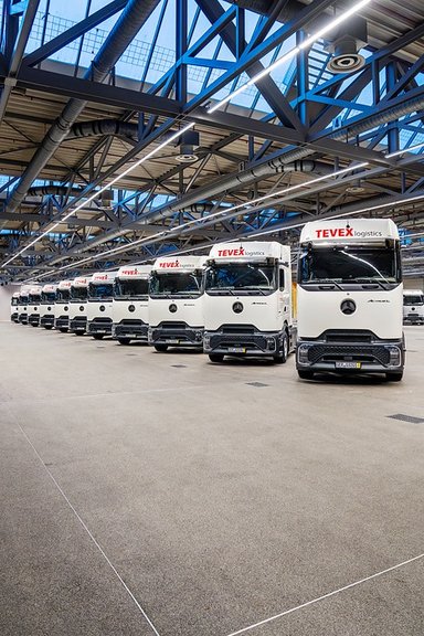 Tevex Logistics modernisiert seinen Fuhrpark mit 150 neuen Mercedes-Benz Actros L für mehr Effizienz und Sicherheit