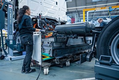 Daimler Truck feiert Serienstart des Mercedes-Benz eActros 600 für den Fernverkehr in Wörth