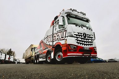 Mercedes-Benz Arocs als Schwerlast-Pannenhelfer