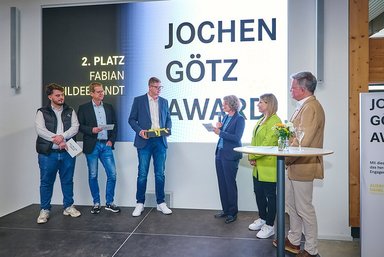 Auszeichnung für Auszubildende bei Daimler Truck: Erstmalige Verleihung des „Jochen Götz Award“ an herausragende Nachwuchstalente