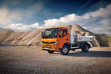 Robust, efficient and battery-electric: Daimler Truck subsidiary FUSO presents the Next Generation eCanter with roll-off tipper for the construction industry at bauma 2022